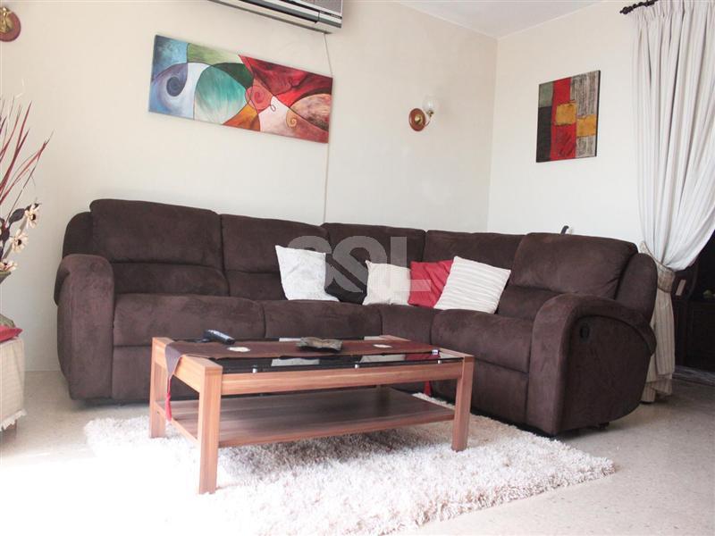 Semi-Detached Villa in Qawra To Rent
