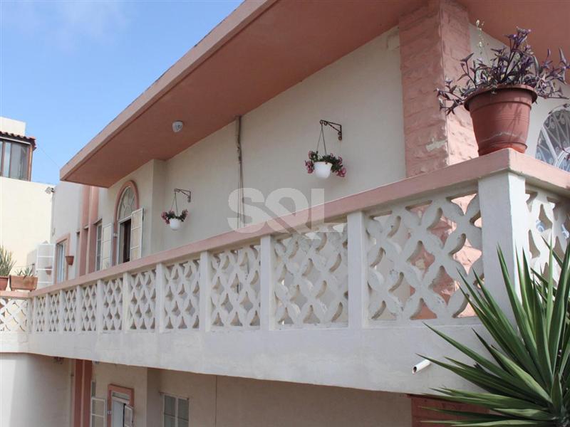 Semi-Detached Villa in Qawra To Rent