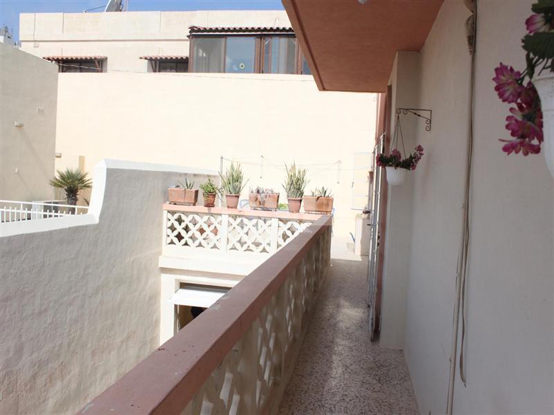 Semi-Detached Villa in Qawra To Rent