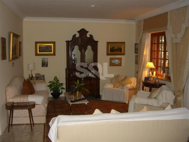 Villa in Attard To Rent