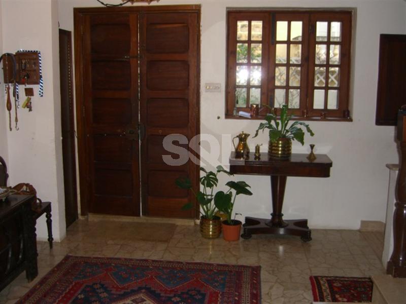 Villa in Attard To Rent
