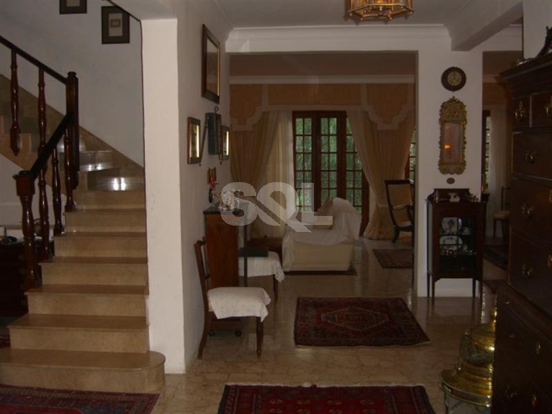 Villa in Attard To Rent