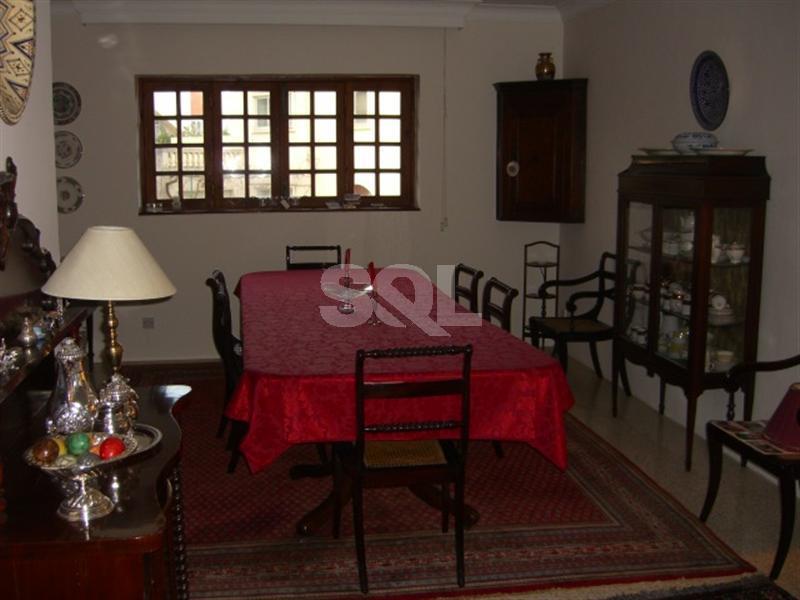 Villa in Attard To Rent