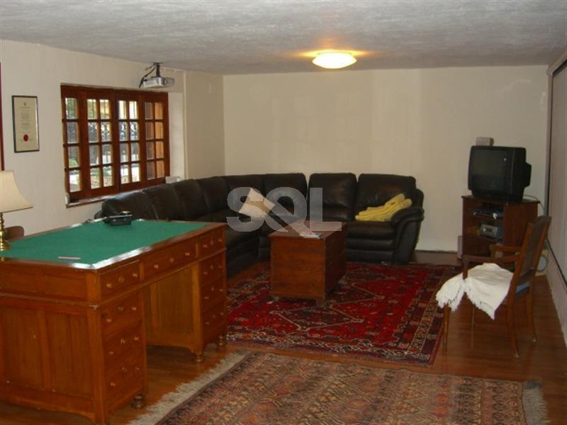 Villa in Attard To Rent