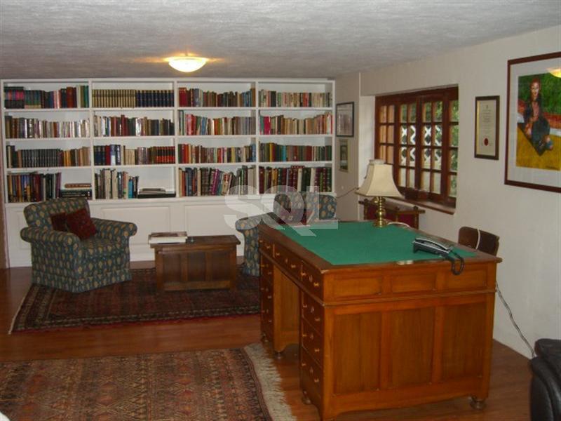 Villa in Attard To Rent