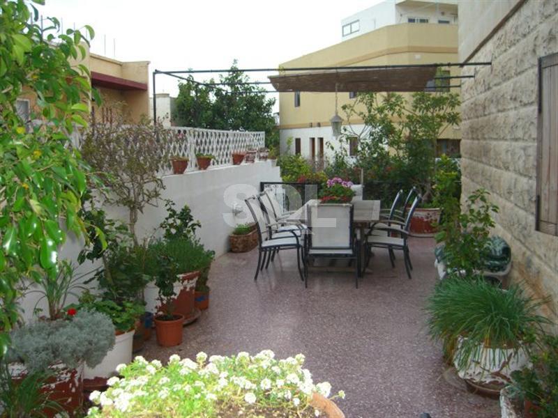 Villa in Attard To Rent