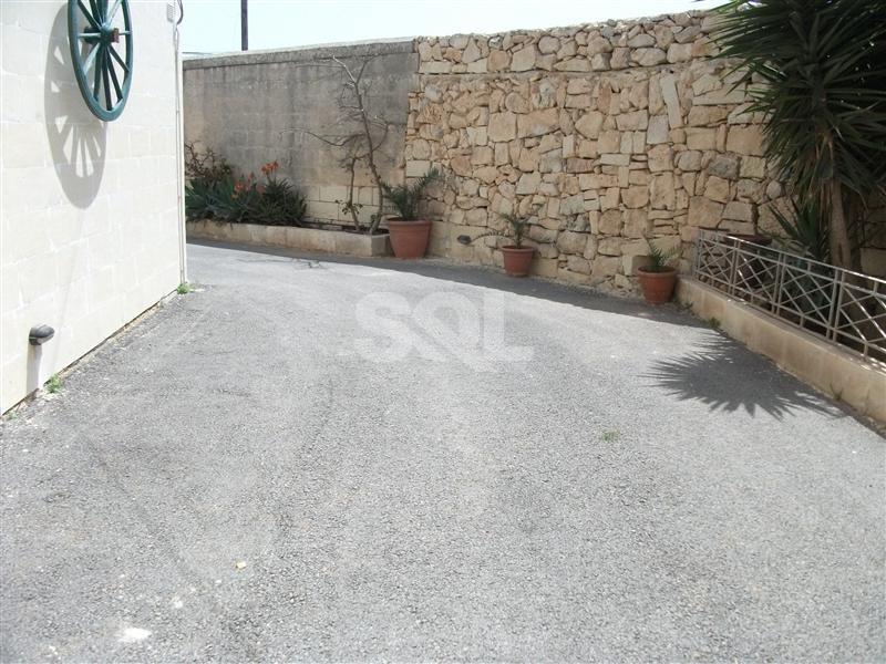 Bungalow in Madliena To Rent