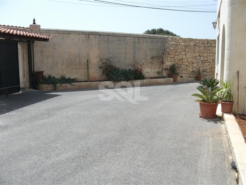 Bungalow in Madliena To Rent