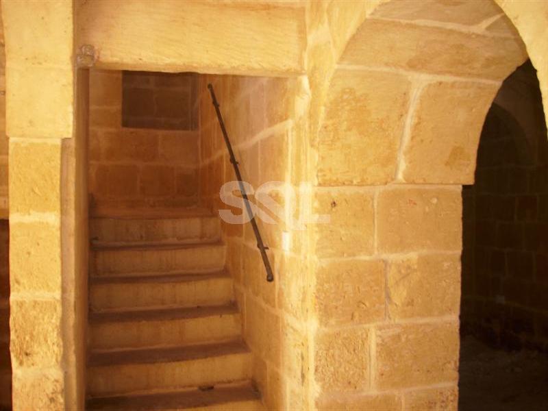 Farmhouse in Zabbar To Rent