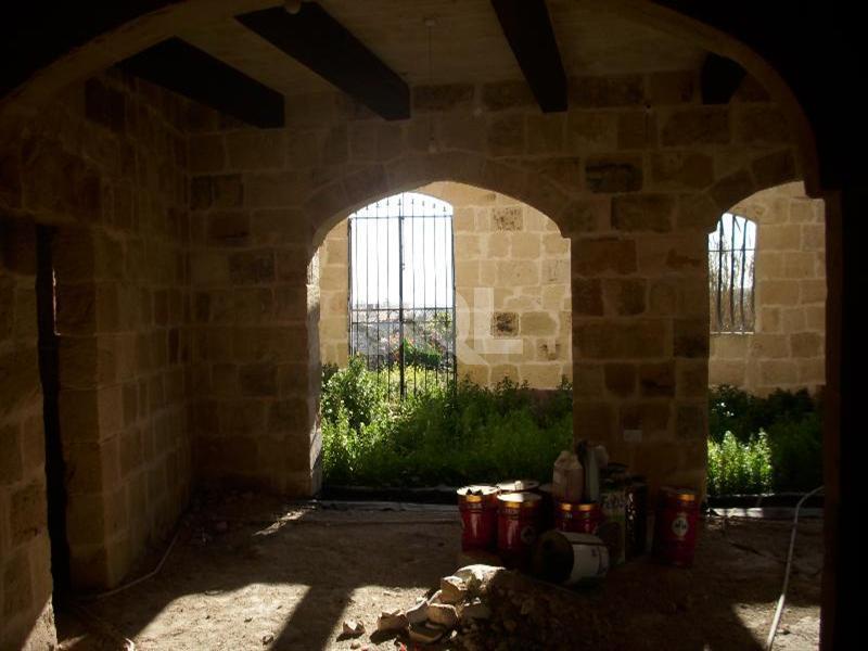 Farmhouse in Zabbar To Rent