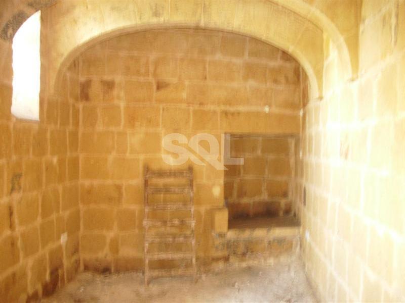 Farmhouse in Zabbar To Rent