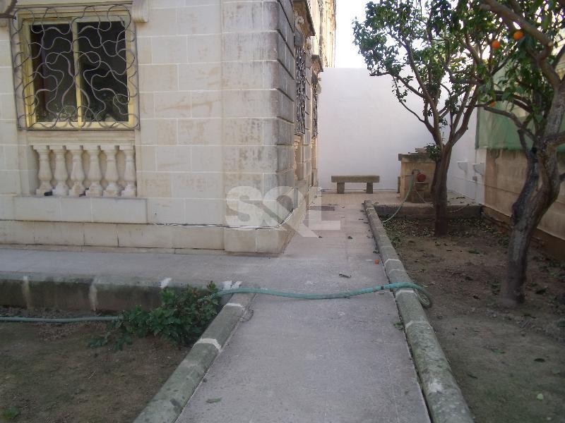 Villa in Attard To Rent