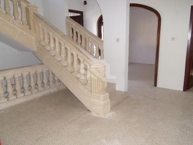 Villa in Attard To Rent