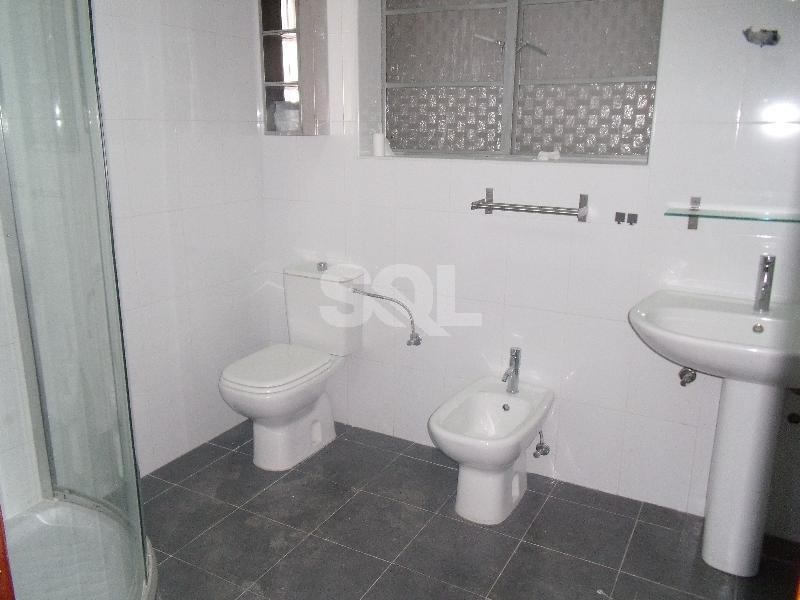 Villa in Attard To Rent