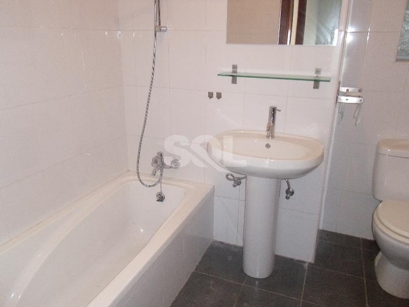 Villa in Attard To Rent