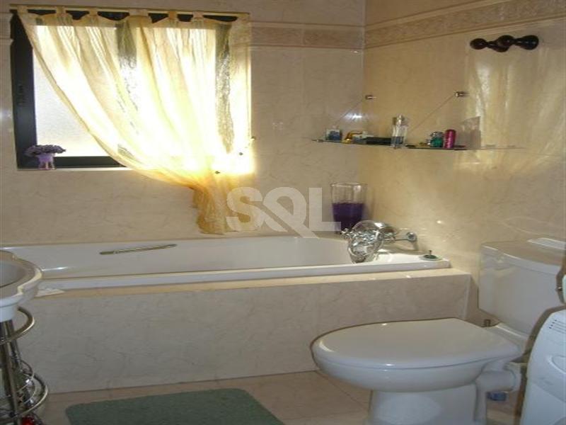 Penthouse in Qawra To Rent