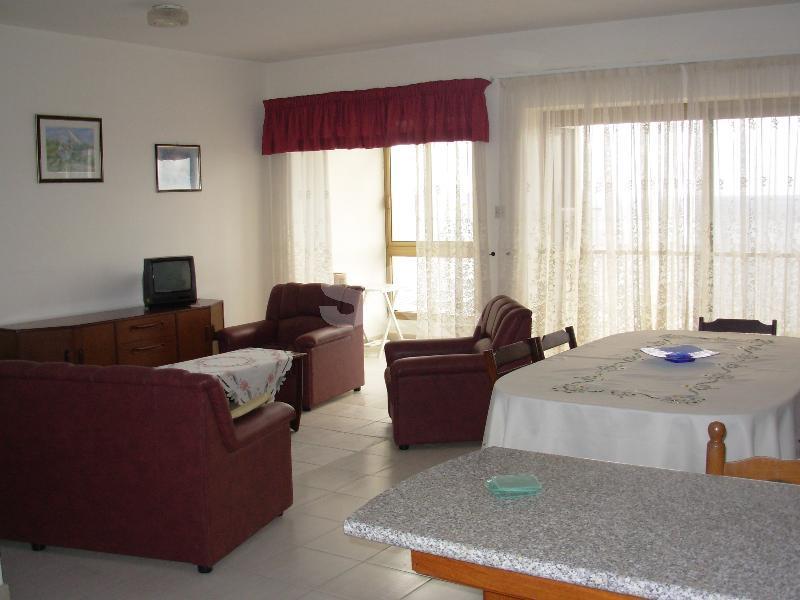 Apartment in Qawra To Rent
