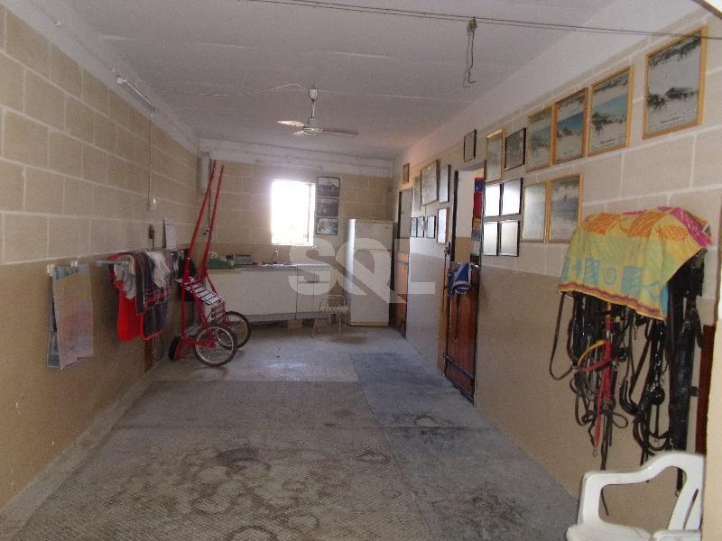 Farmhouse in Zabbar For Sale