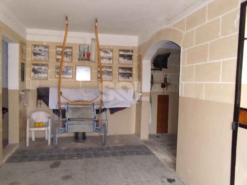 Farmhouse in Zabbar For Sale