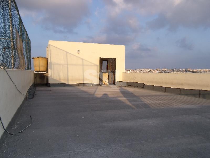 Retail/Catering in Mosta To Rent