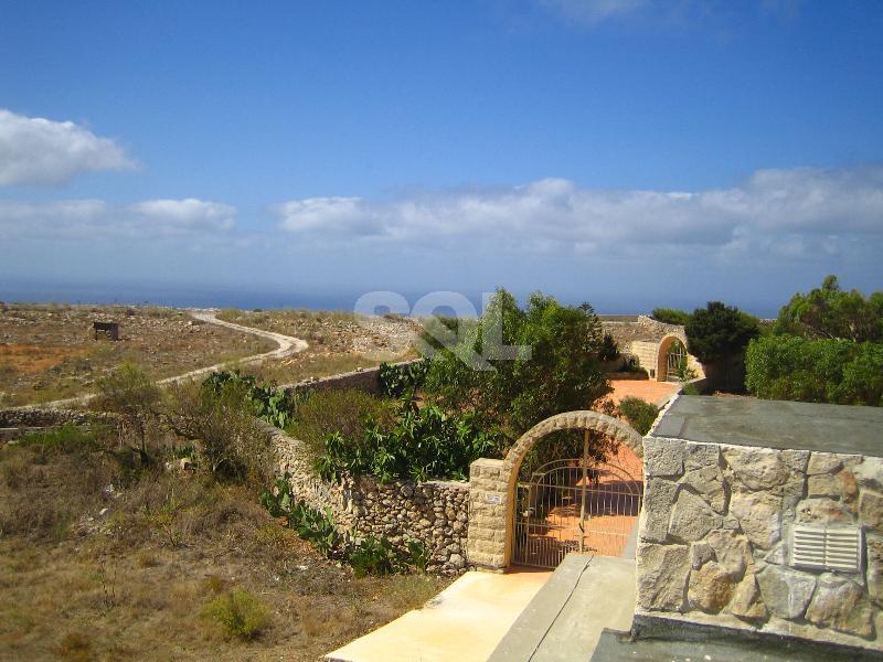 Farmhouse in Dingli For Sale