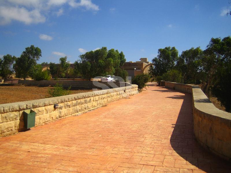 Farmhouse in Dingli For Sale