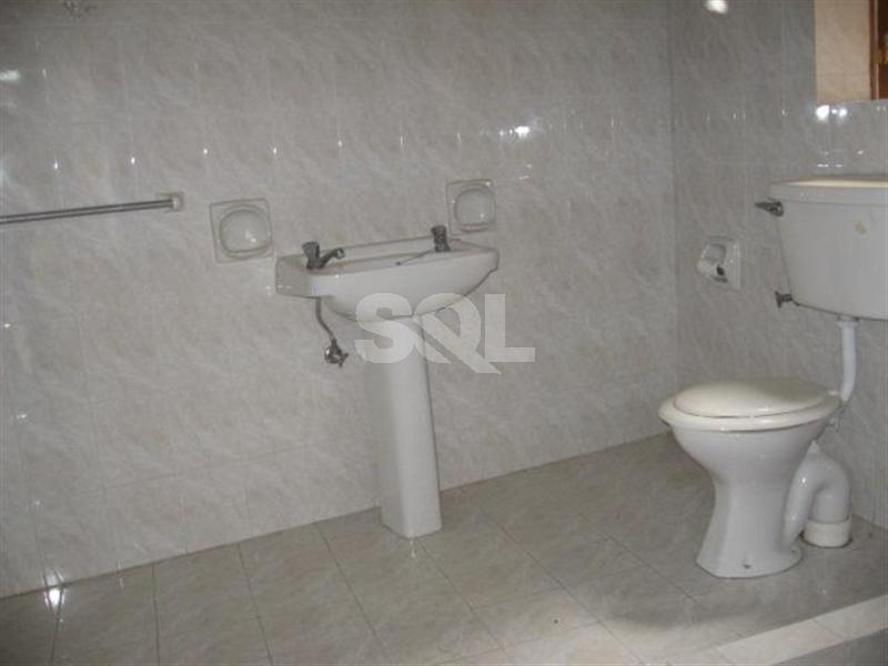 Retail/Catering in Qawra To Rent