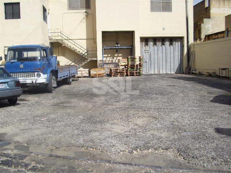 Retail/Catering in Zebbug To Rent