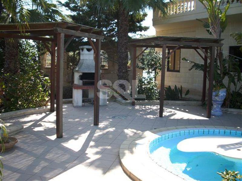 Villa in Madliena To Rent