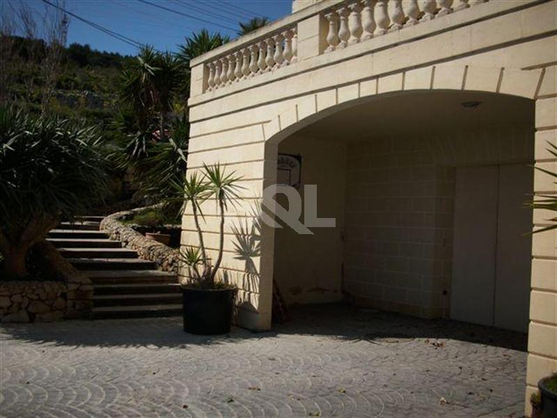 Villa in Madliena To Rent