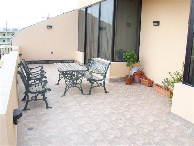 Penthouse in Qawra To Rent