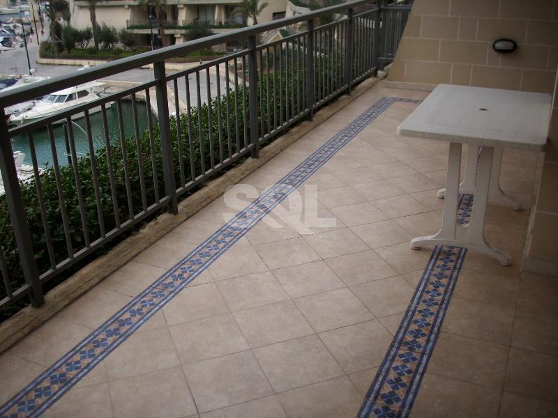 Apartment in Portomaso To Rent