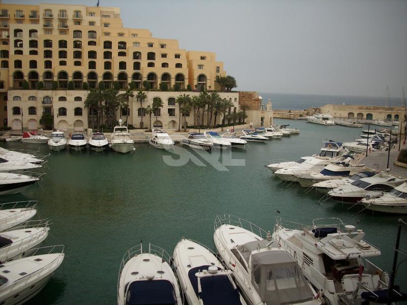 Apartment in Portomaso To Rent