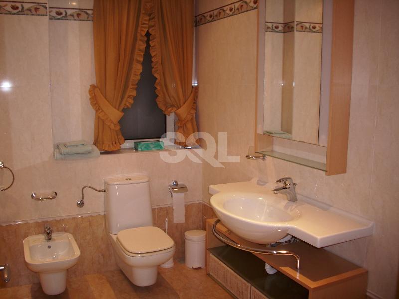 Apartment in Portomaso To Rent