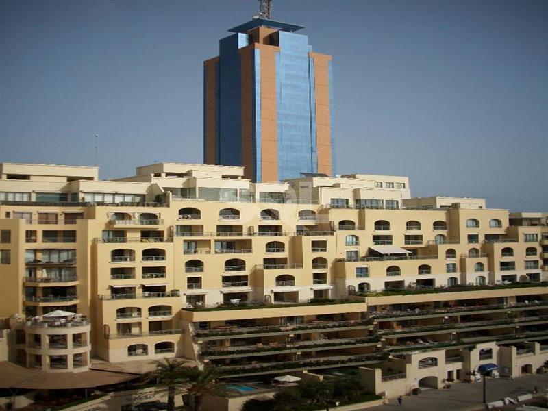 Apartment in Portomaso To Rent