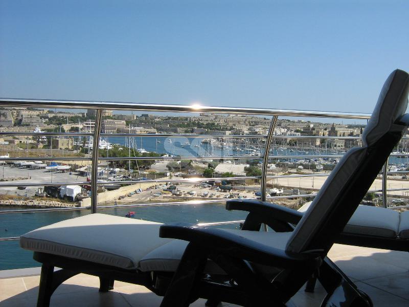 Penthouse in Sliema To Rent