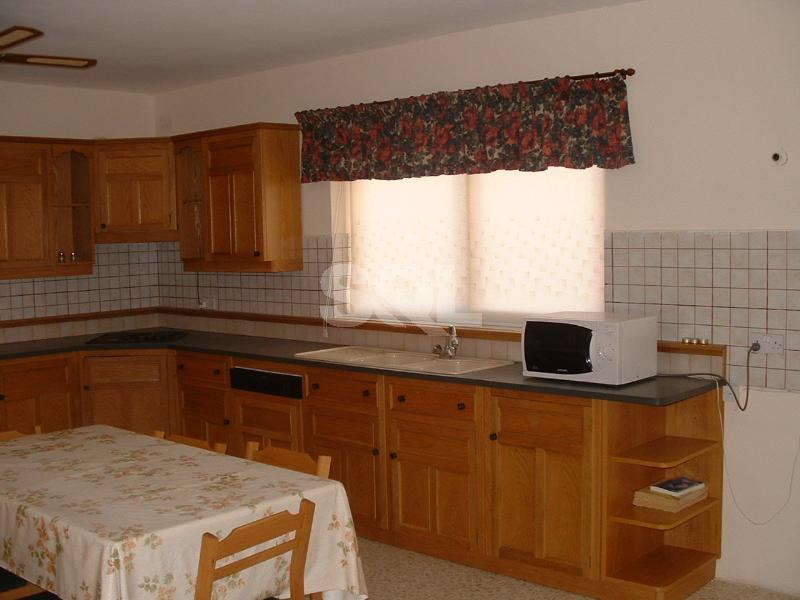 Terraced House in Pembroke To Rent