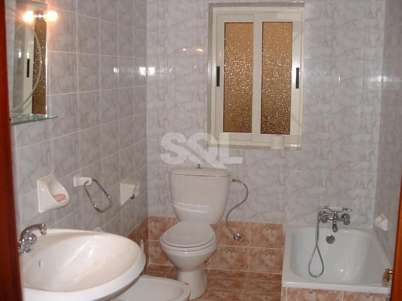 Terraced House in Pembroke To Rent