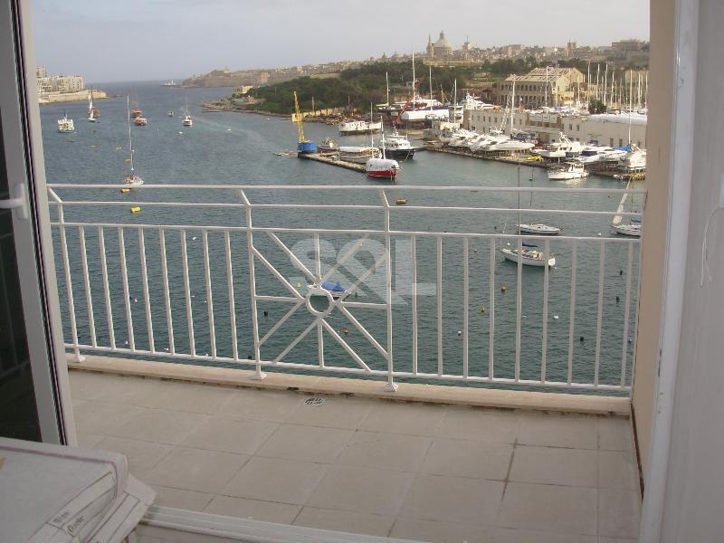 Duplex Penthouse in Gzira To Rent