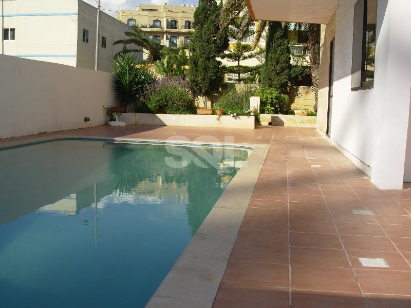 Villa in Qawra To Rent