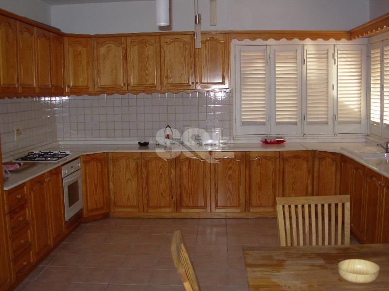 Villa in Qawra To Rent