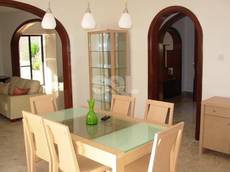 Villa in Qawra To Rent