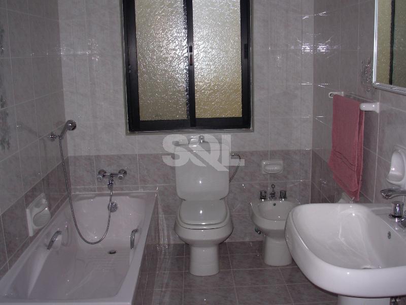 Terraced House in Manikata To Rent