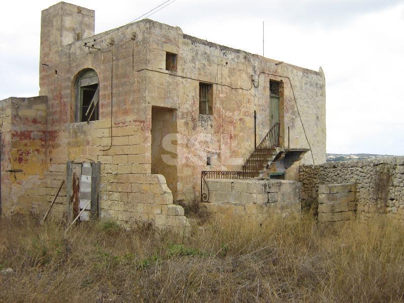 Farmhouse in Mtarfa For Sale