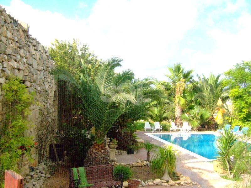 Farmhouse in Maghtab To Rent