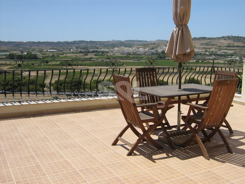 Penthouse in Qawra To Rent