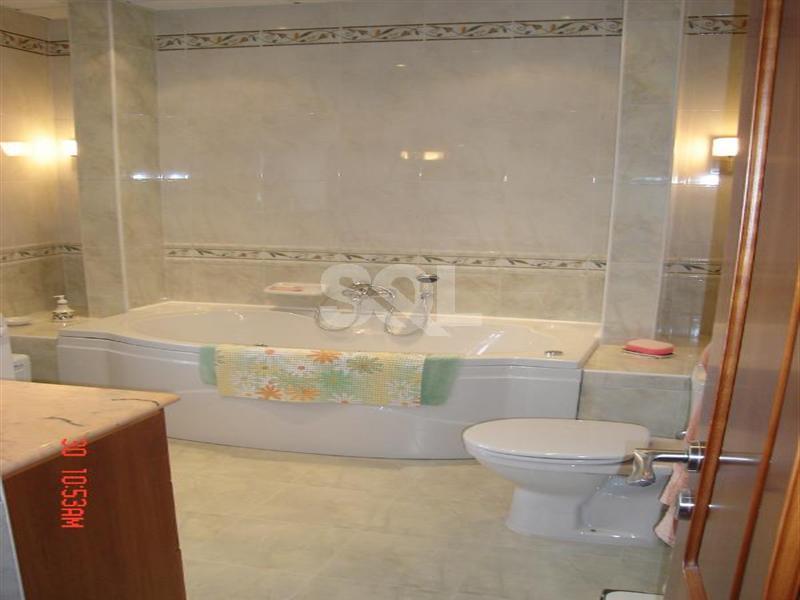 Apartment in Bugibba To Rent