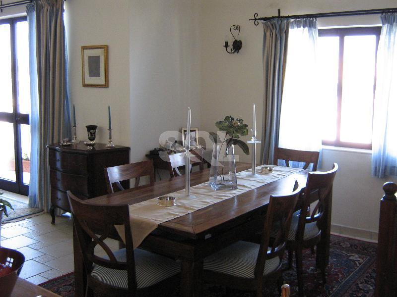 Villa in Xemxija To Rent