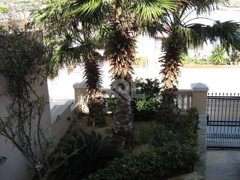 Villa in Xemxija To Rent