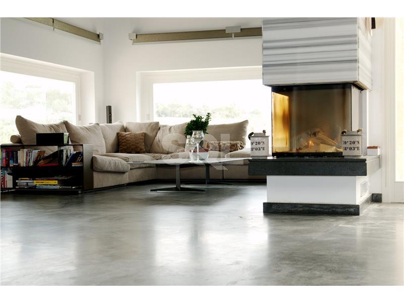 Farmhouse in Bahrija For Sale